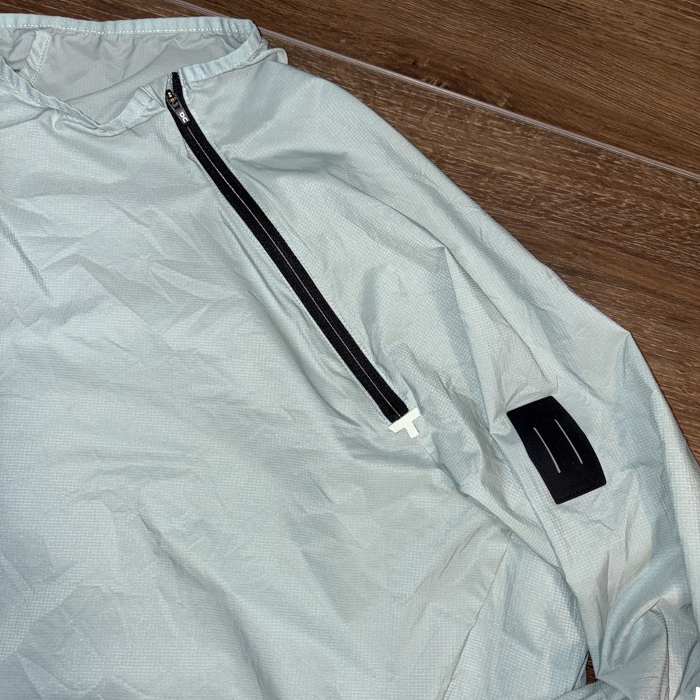 On Running Light Gray Performance Jacket - image 2
